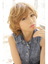 池袋の美容室allureのヘアースタイルフルーティーショート